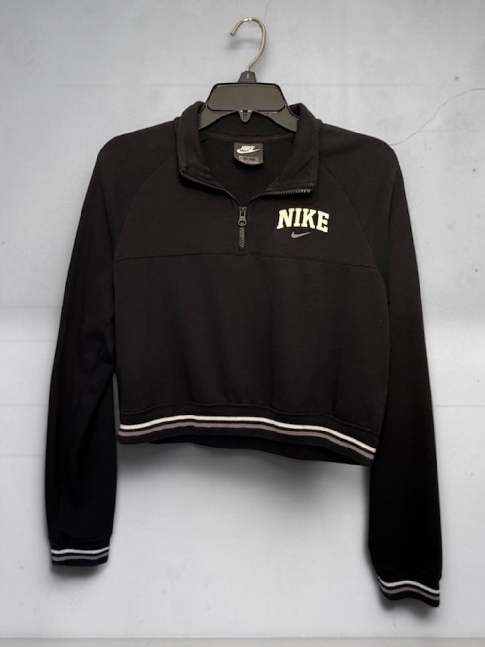 Nike Black Cropped Half-Zip Sweatshirt with Contrast Trim